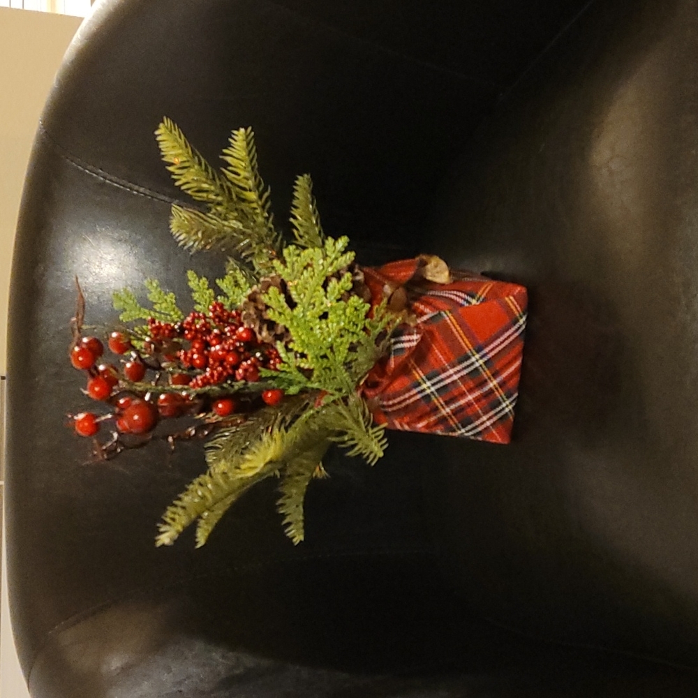 ❤Beautiful Christmas Centerpeice/Accent❤ - Picture 4 of 8